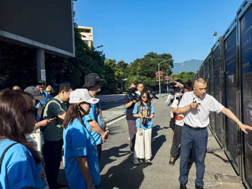 代表团一行, https, com