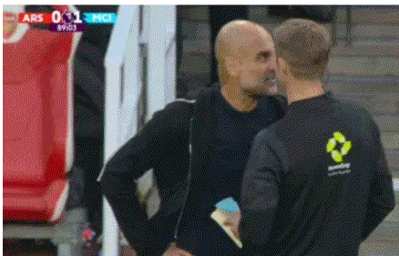 第四官员的, 场边不知道, 球迷