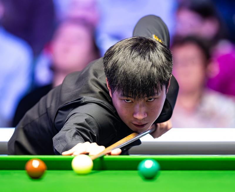 lGOHN, 刻赵心童没, 休吉尔