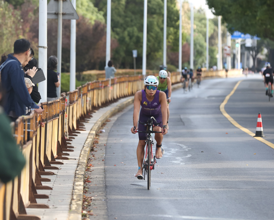 选手们仍稳, 公开赛