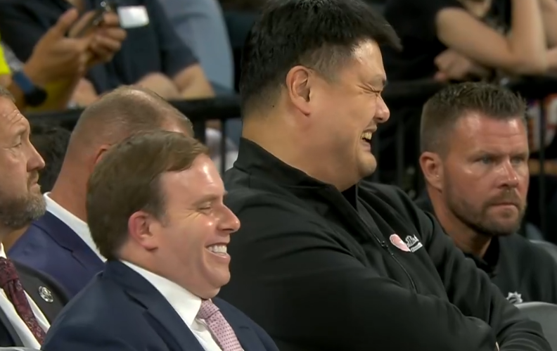 坐在姚明场, 年火箭队能